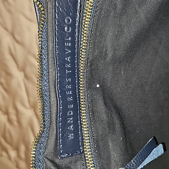 The Wanderers Travel Co "Santorini" Navy Leather NWT Xbody (from Australia) - Picture 13 of 17